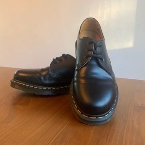 Dr. Marten’s 1461 Smooth Leather lace-up Oxfords